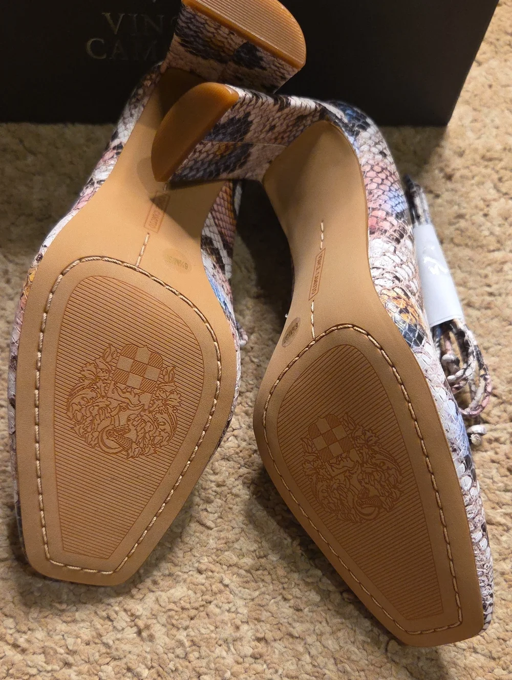 NWT 6.5 Womens Snakeskin Heels Vince Camuto